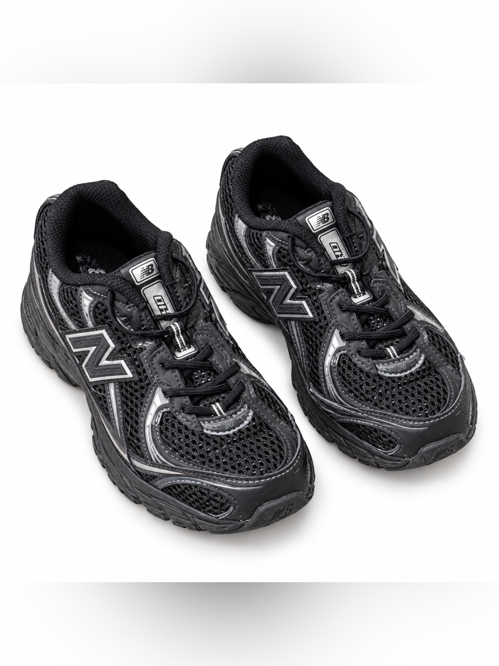 New Balance 740 Black/Silver Sneakers – Youth Size 3Y